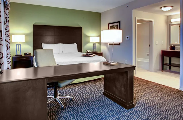 جناح استوديو بسرير كينج مع أريكة، Hampton Inn And Suites Baton Rouge Downtown 7/10
