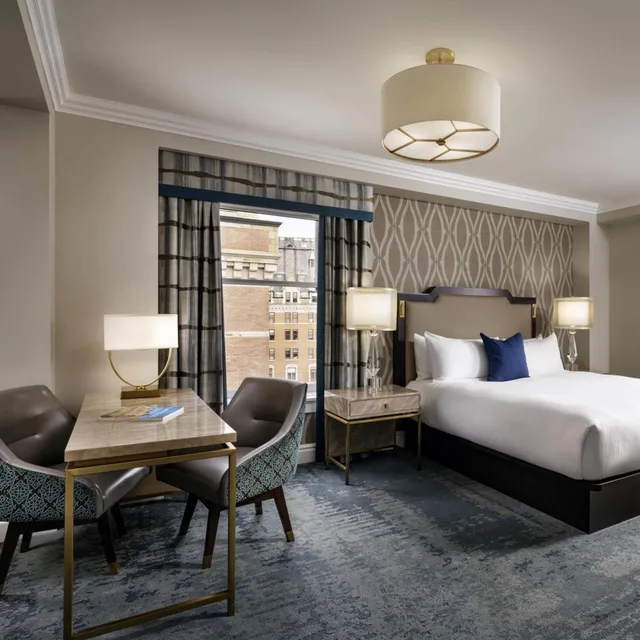 Deluxe, King Bed, Queen Bed, City View, Fairmont Empress Hotel 2/4