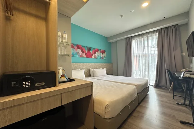 غرفة ديلوكس بسريرين منفصلين بشرفة، OYO Townhouse, Selayang formerly RHR Hotel 5/6