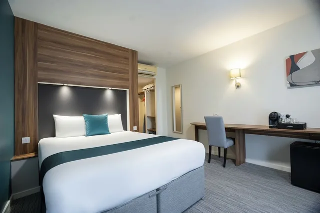 Executive, Double Bed, Ramada by Wyndham London Stansted Airport 5/7