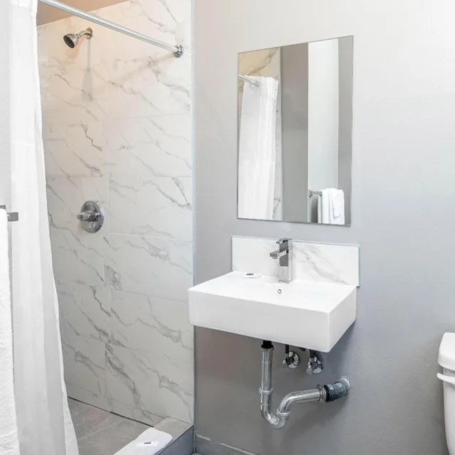 غرفة بسرير كوين، Motel6 San Pedro, CA – Port of Los Angeles 7/8
