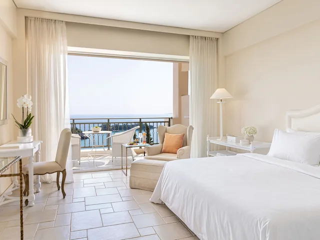 غرفة سوبيريور بسرير مزدوج أو سريرين منفصلين بإطلالة على البحر، Grecotel Eva Palace 1/2
