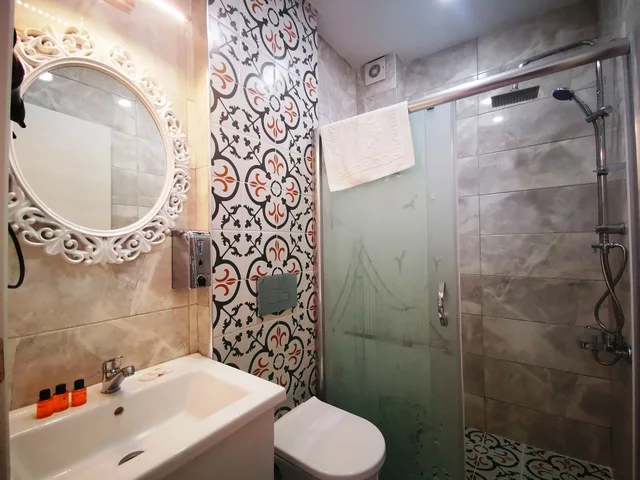 غرفة عائلية رباعية بسرير مزدوج وسريرين منفصلين، Hotel Broken Column 7/9