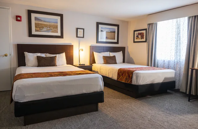 غرفة قياسية بسرير مزدوج، Stovepipe Wells Village Hotel 2/5