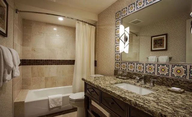 جناح جونيور بسرير كينج مع أريكة، Casa Munras Hotel Spa 1/1