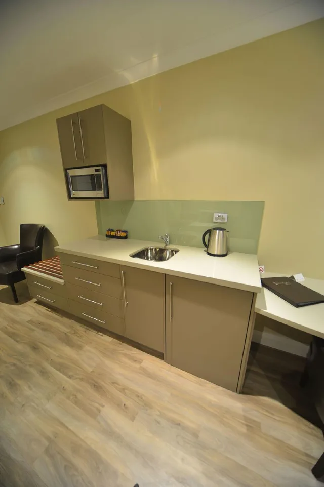 استوديو ديلوكس بسرير كوين وسرير فردي، Bentley Motel 1/2