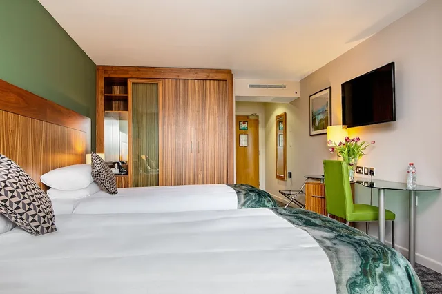 Standard, Twin Beds, Glasshouse Hotel 2/7