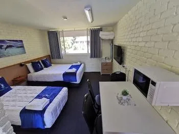 جناح عائلي بإطلالة على المسبح بغرفتي نوم، Aquajet Motel 1/1