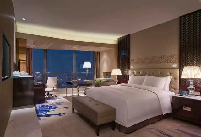 غرفة بسرير كينج بإطلالة على البحر، Hilton Haikou Residences 9/10