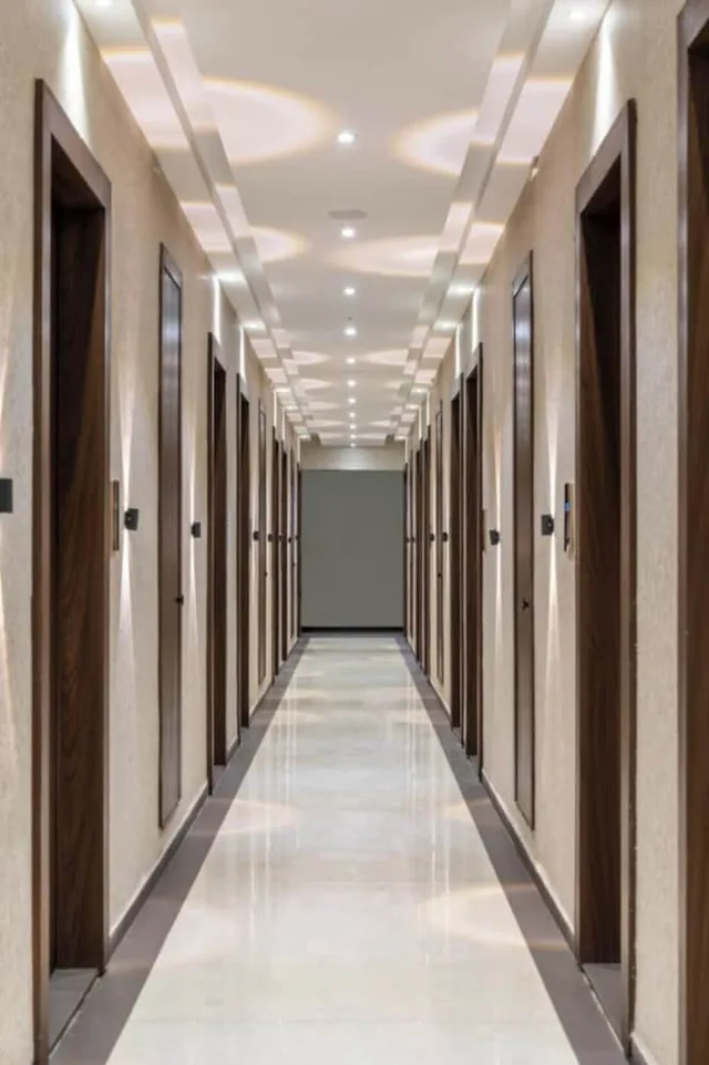Hotel Kingsway، رايبور 27/40