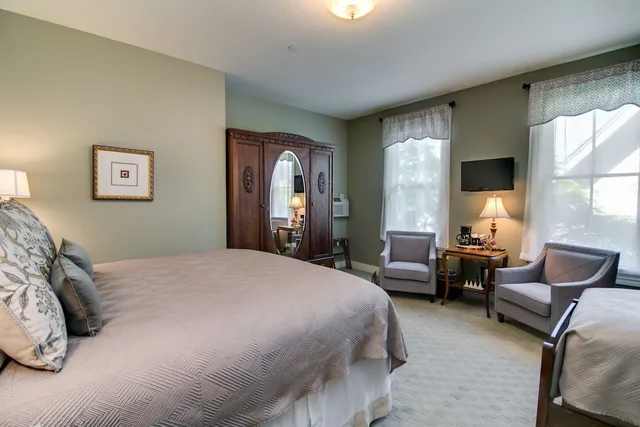 غرفة بسرير كوين وسرير فردي وسرير كوين في الملحق، Winchester Inn 1/2