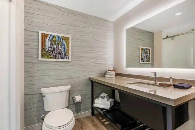 غرفة بسرير كينج، Cambria Hotel Portland - Pearl District 5/6