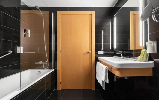 غرفة بسريرين منفصلين بإطلالة على البحر بشرفة، Eurostars Blue Coruna 9/10