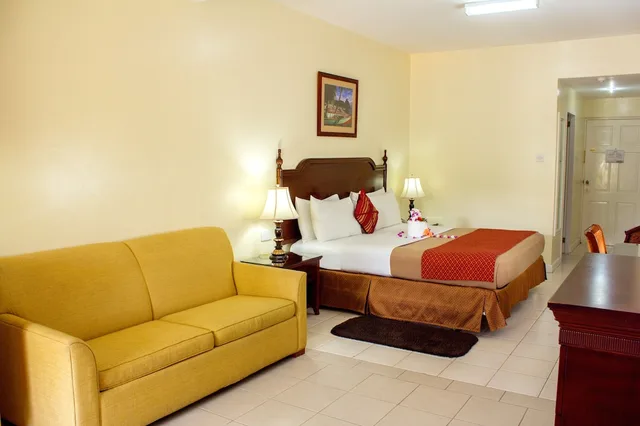 جناح جونيور تنفيذي بسرير كينج مع أريكة، Bay Gardens Hotel 1/4