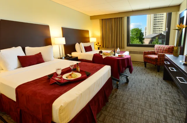 غرفة قياسية بسرير مزدوج، Hotel UMass 1/3