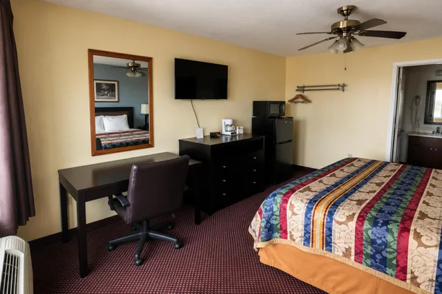 1 Suite King Bed Non-Smoking Jacuzzi Tub، Deerfield Inn & Suites Arkansas Near Blytheville I 55 3/7