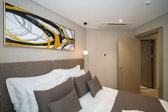 جناح كومفورت بسرير كينج مع أريكة، Rayelin Hotel Old Town 2/6