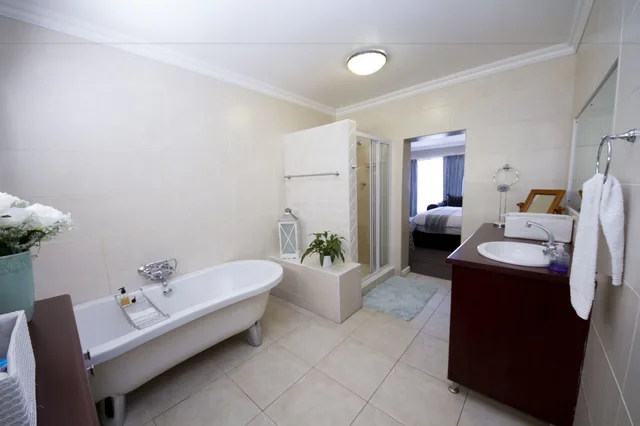 غرفة كومفورت بسرير كينج بإطلالة على البحر بغرفة نوم واحدة، Bay View Somerset West 10/10