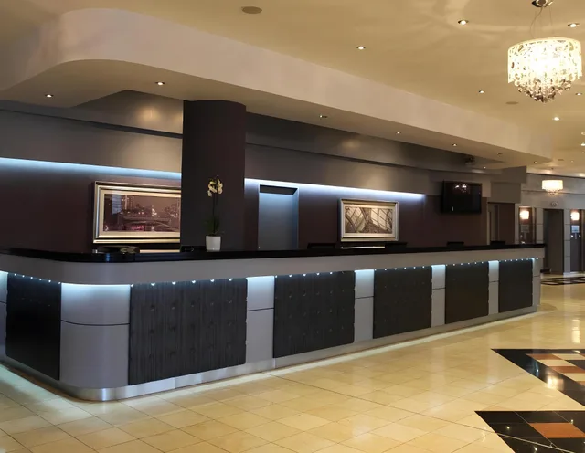 غرفة قياسية بسريرين منفصلين وسرير مزدوج وسرير فردي، Leonardo Hotel Leeds 1/1