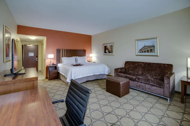 استوديو بسرير كينج بمطبخ صغير، Hampton Inn And Suites Philadelphia Bensalem 2/2