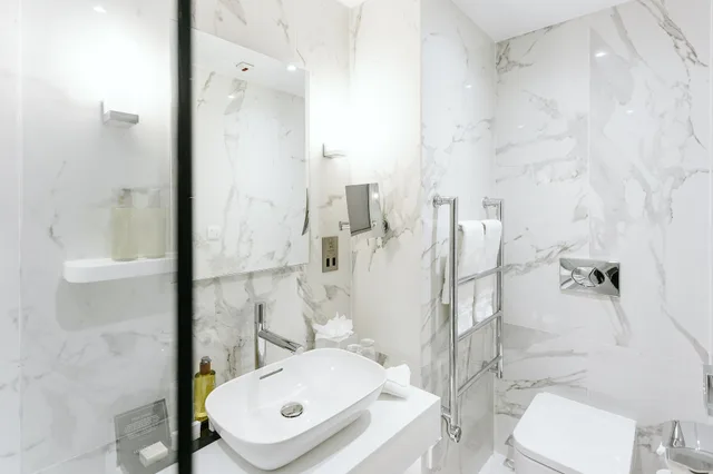 Director, Double or Twin Bed, City View، Scotsman Hotel 8/9