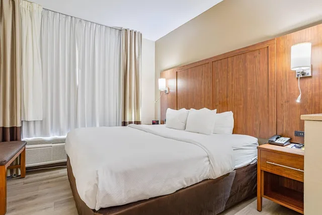 جناح بسرير كينج، Comfort Inn and Suites Montgomery East Carmichael Rd 4/10