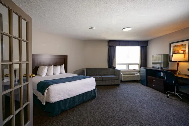 جناح بسرير كينج وسرير كوين بغرفة نوم واحدة، Travelodge Hotel Sudbury 2/7