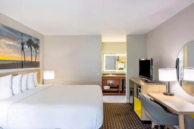 غرفة بزنس بسرير كينج، Days Inn by Wyndham Port Charlotte/Punta Gorda 6/10