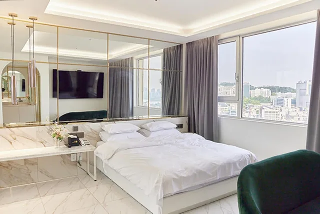 جناح ملكي، Hotel The Designers Hongdae 3/10