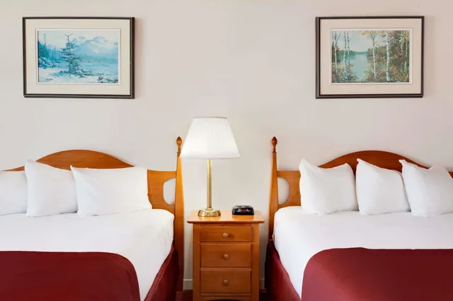 غرفة بسريرين مزدوجين، Ramada by Wyndham 1000 Islands/Gananoque 7/8