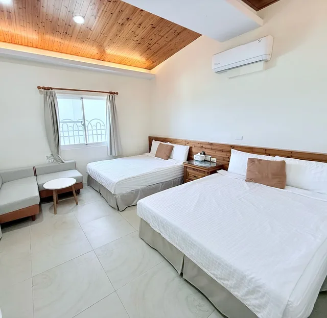 غرفة قياسية رباعية بسريرين مزدوجين، Lunatis Bay Hotel 1/10