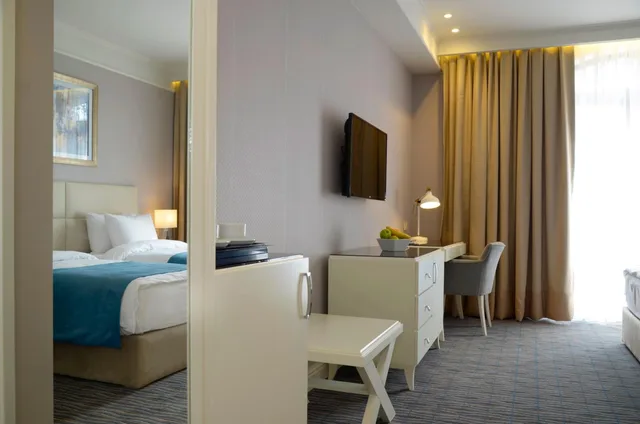 غرفة عائلية، City Avenue 1/4
