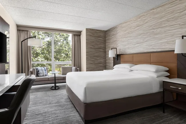 غرفة بسرير كينج بحوض استحمام لذوي الإعاقة، Lincolnshire Marriott Resort 8/10
