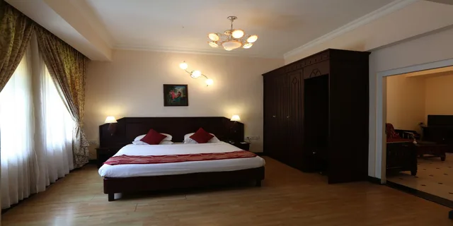 جناح ملكي بسرير كينج، FORT MUNNAR. 1/3