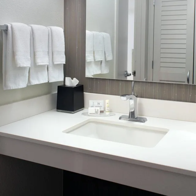 غرفة بسريرين مزدوجين بحوض استحمام لذوي الإعاقة، Courtyard By Marriott Atlanta Airport South Sullivan Road 9/10