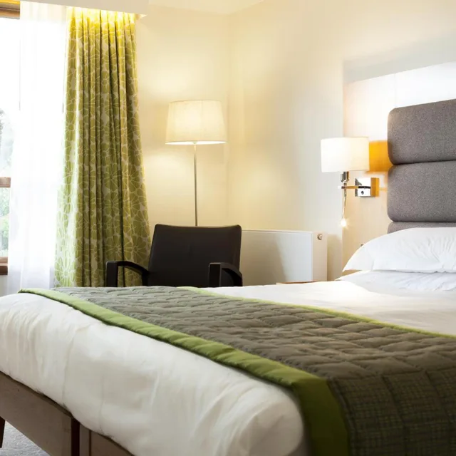 غرفة بسرير مزدوج أو سريرين منفصلين، Champneys Forest Mere 1/2