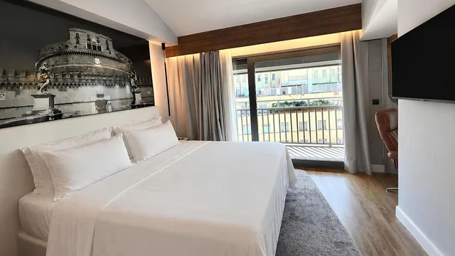 جناح بسرير كينج بشرفة، Radisson Blu Ghr Hotel Rome 1/2