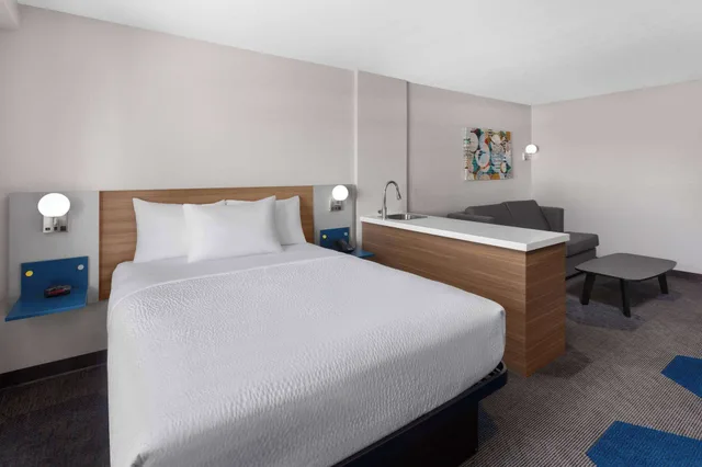 جناح استوديو بسرير كوين، Microtel Inn Suites by Wyndham Rapid City 1/5