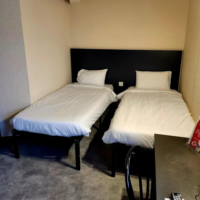 غرفة بسريرين منفصلين، Hotel the Originals Strasbourg Nord Le Forum 3/5