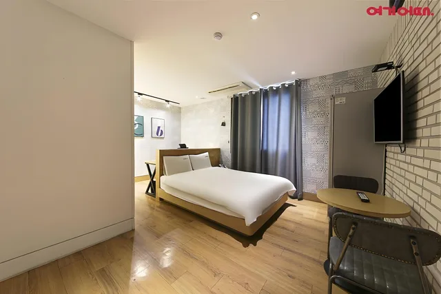 Standard, Hotel Ignis 1/2