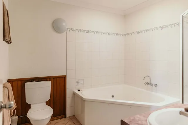 Spa, King Bed، Outback Motel Mt Isa 5/7