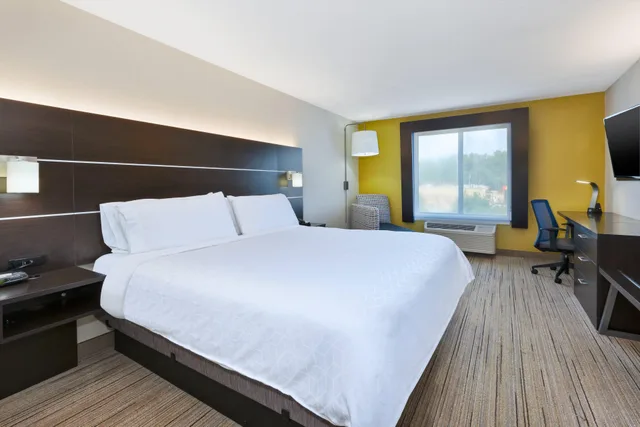 غرفة بسرير كينج، Holiday Inn Express Hotel & Suites Cleveland-Richfield 1/2