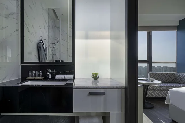 غرفة ديلوكس بسرير كينج بإطلالة على البحيرة، Hyatt Centric Lakeside Ningbo 2/2