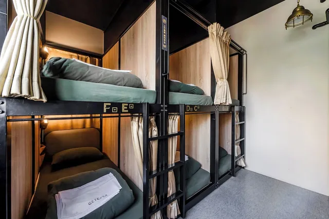 Mixed Dorm, 6 Beds, Shared Bathroom, Getcha Hostel & Bistro 2/5