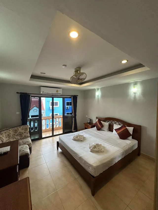 غرفة غراند ديلوكس بسرير كينج بشرفة، Zen Rooms Soi Paradise Patong 3/3