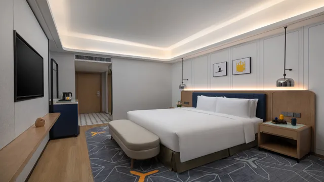 Standard, King Bed, Accessible, voco Guangzhou Shifu, an IHG Hotel 1/2