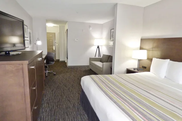 Upgrade, Studio, King Bed, Accessible, Country Inn and Suites by Radisson Tampa/Brandon FL 3/5