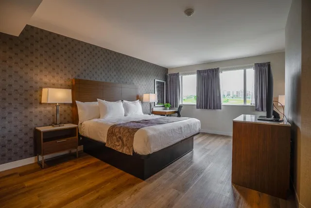 استوديو بسرير كينج، Monte Carlo Inn Oakville Suites 4/10