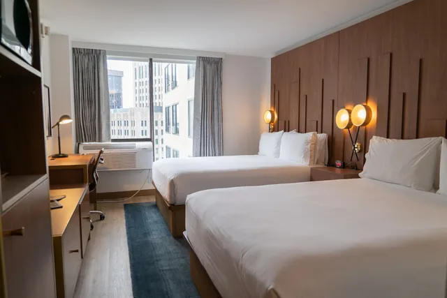 غرفة قياسية بسريرين كوين، Hotel Indigo Detroit Downtown 5/10