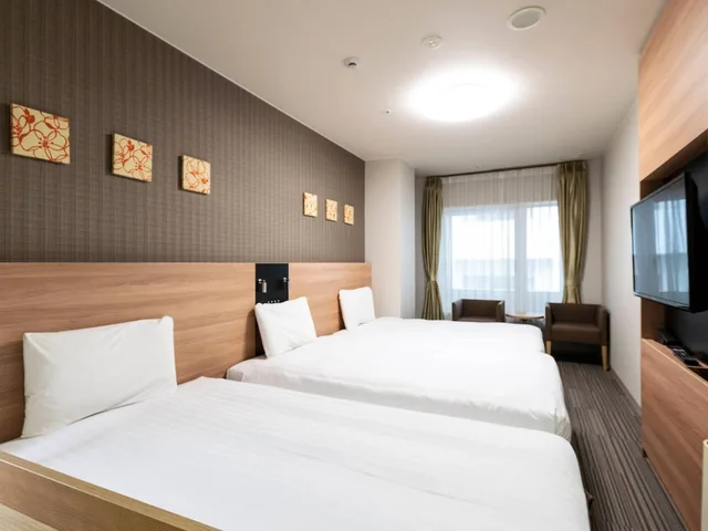 غرفة قياسية بسريرين منفصلين مع سرير إضافي، Comfort Hotel Osaka Shinsaibashi 1/8